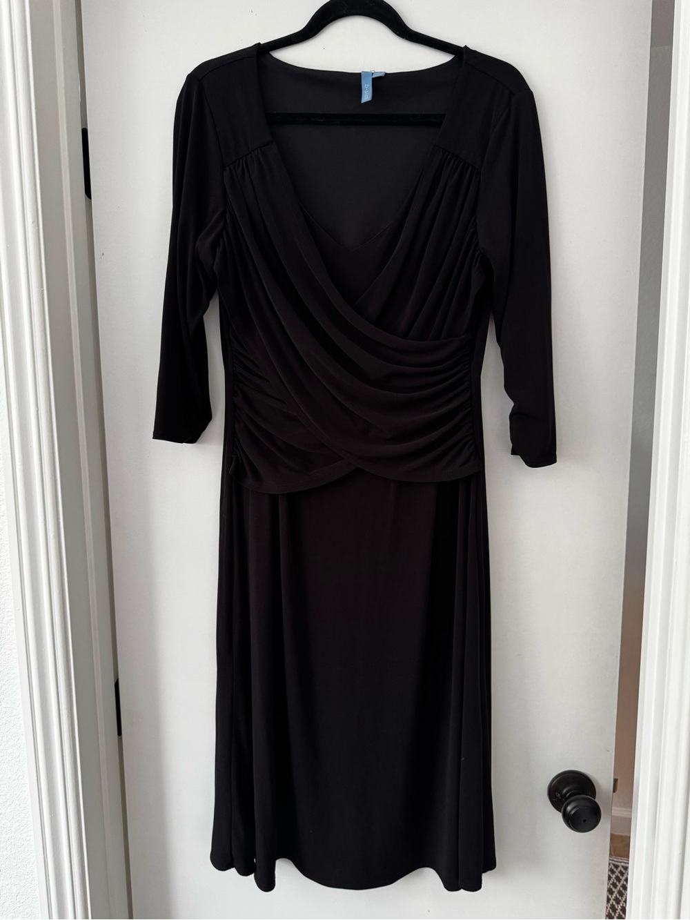 Elegant Black V-Neck Draped Long-Sleeve Dress